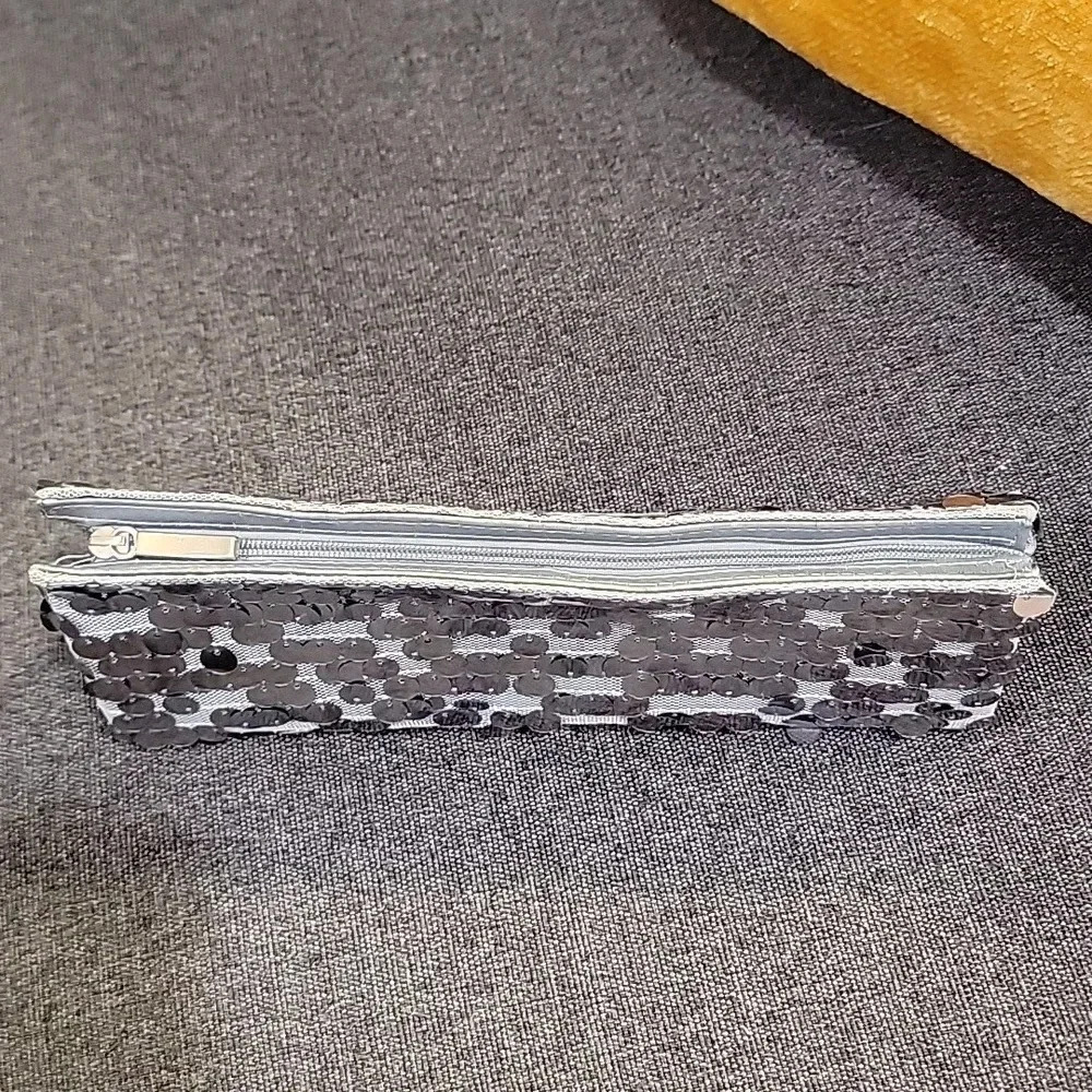 Jasmine La Belle Siver Sequince Clutch Zip Up - Picture 2 of 8